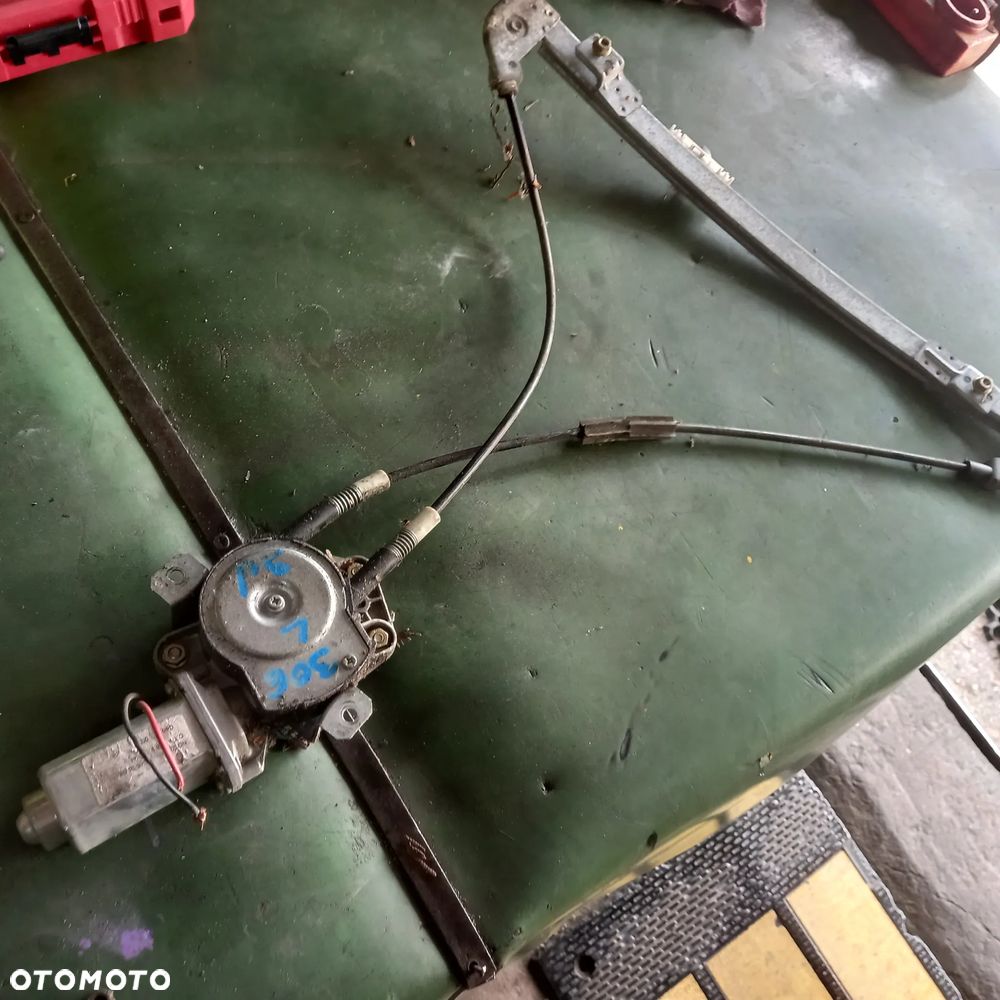 drzwi szyba zamek podnośnik silniczek mechanizm szyby peugeot 306 posiadam wszystkie części do tego modelu - 19
