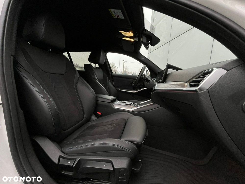 BMW Seria 3 330e PHEV xDrive M Sport - 16