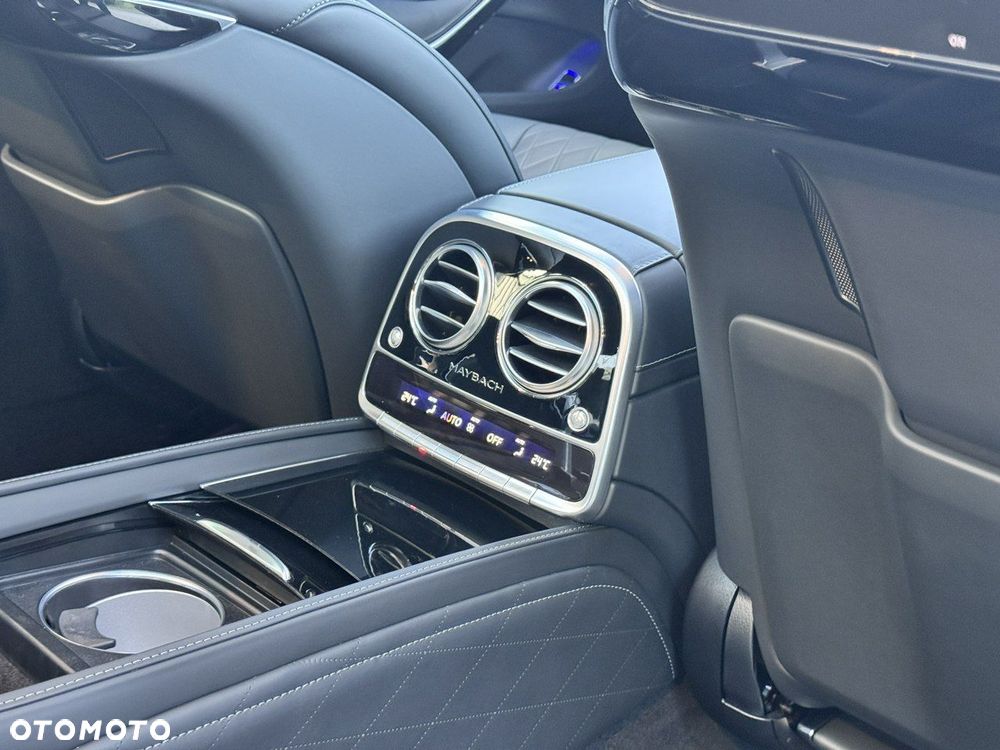 Mercedes-Benz Klasa S 560 4-Matic L 9G-TRONIC - 33