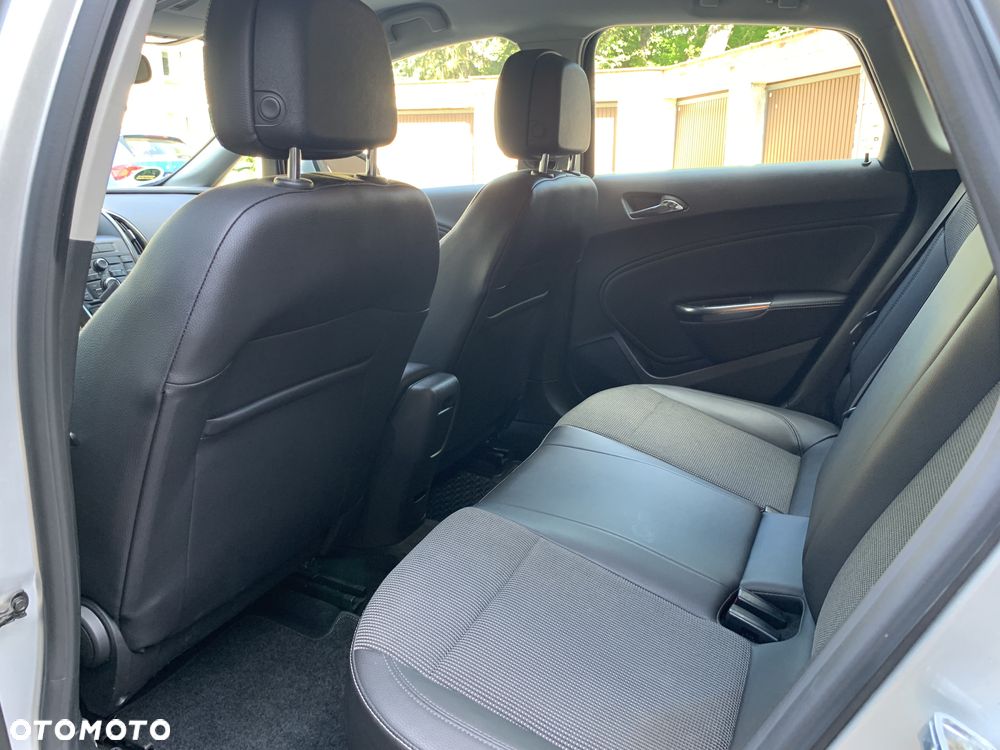 Opel Astra 1.4 Turbo - 11