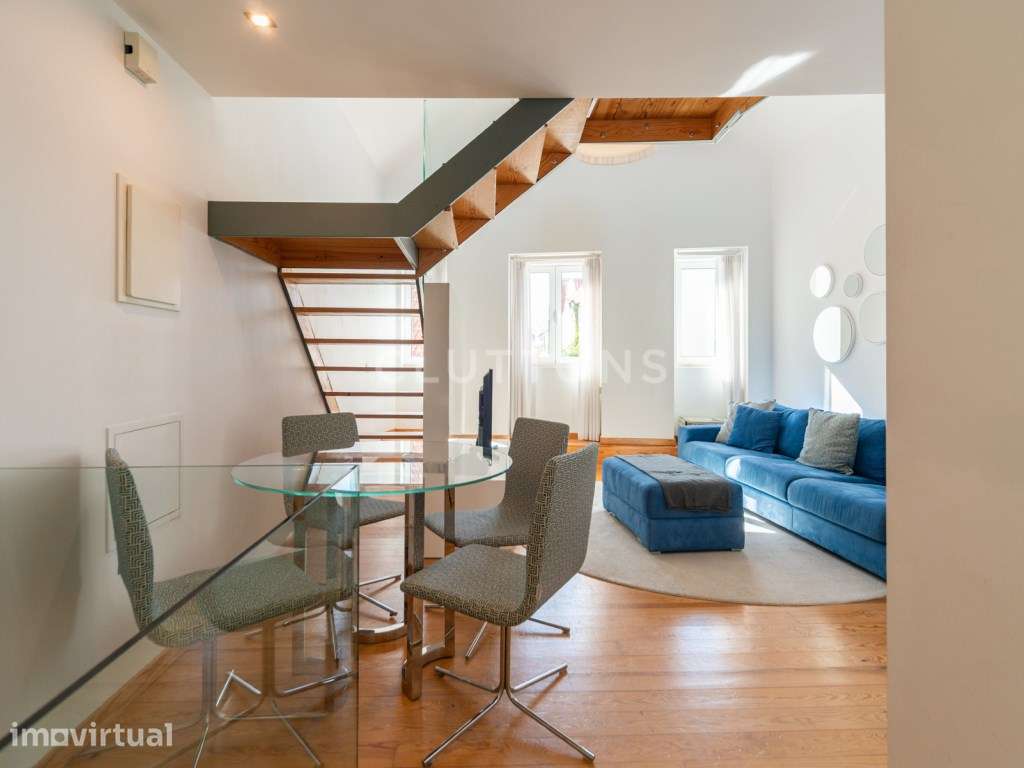 Apartamento T1 + Mezanino totalmente mobilado - Centro de Cascais - Grande imagem: 5/16