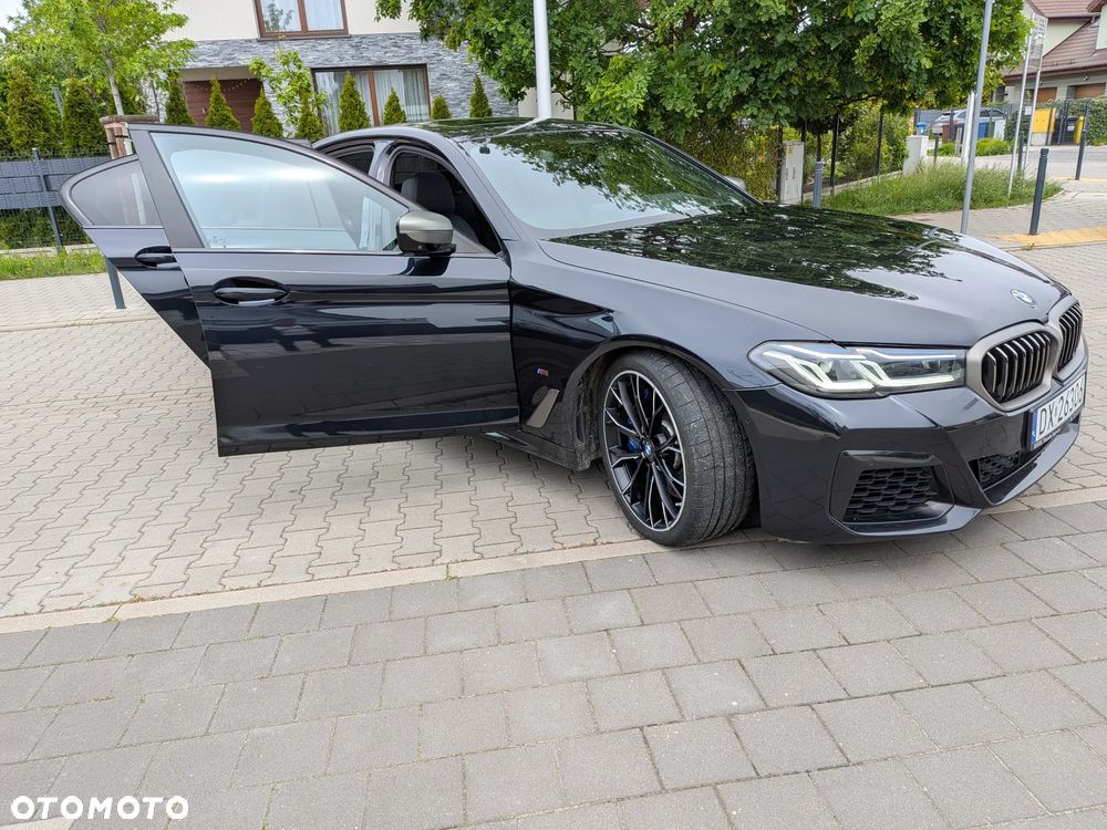 BMW Seria 5 M550i xDrive sport - 9