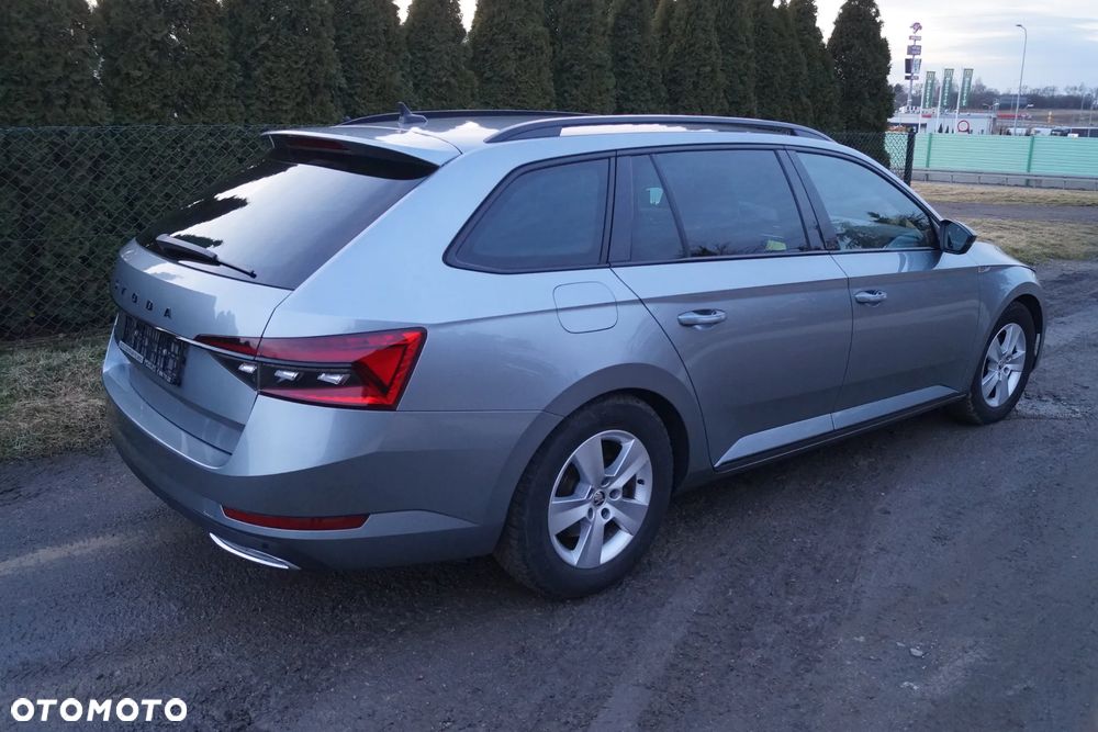 Skoda Superb 2.0 TDI DSG Sportline - 32