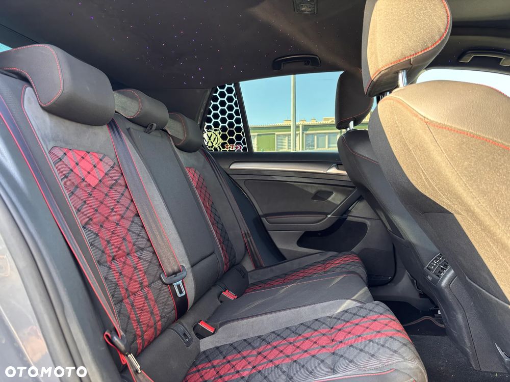 Volkswagen Golf - 27