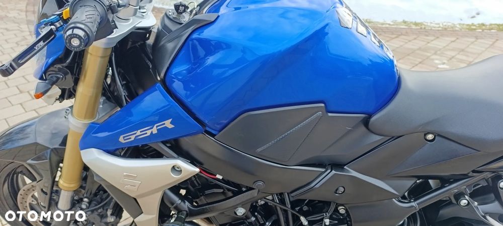 Suzuki GSR - 37
