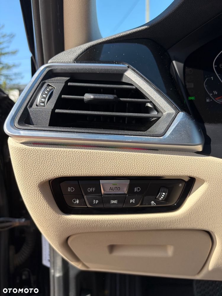 BMW Seria 3 318i Sport Line - 12