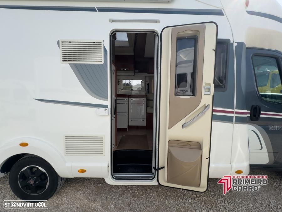 Rapido Serie 6F 696 FF Premium c.central e basculante - 22