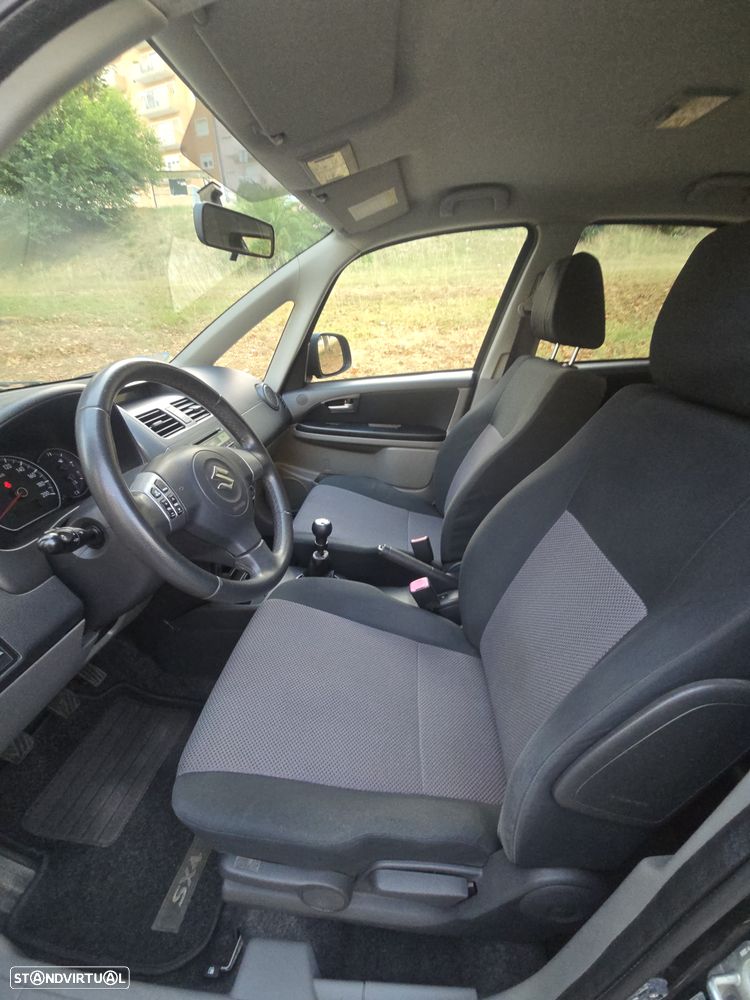 Suzuki SX4 1.5 GLX Outdoor Line - 16