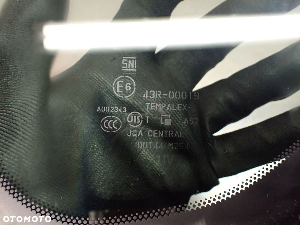 SZYBA KAROSERYJNA PRAWA TYLNA INFINITI M37X - 7