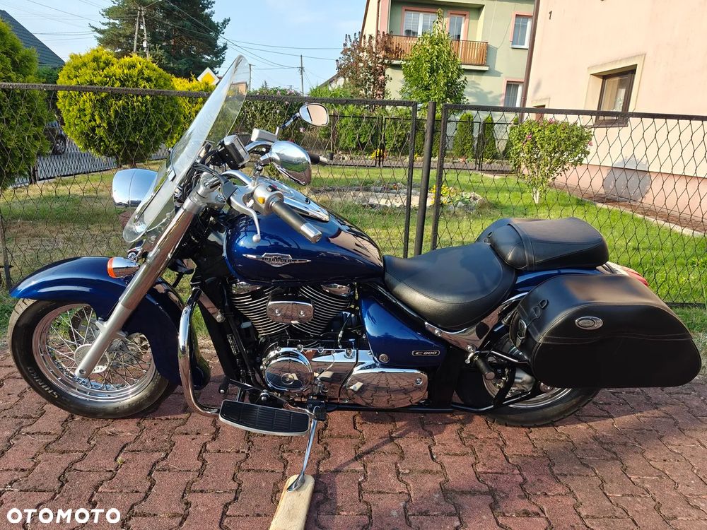 Suzuki Intruder - 11