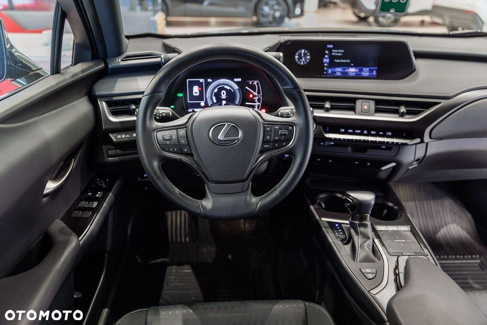 Lexus UX - 30