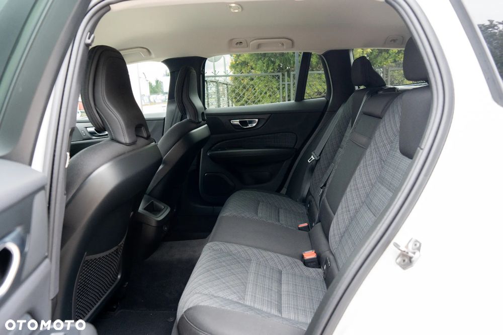 Volvo V60 B3 B DKG Momentum Pro - 19