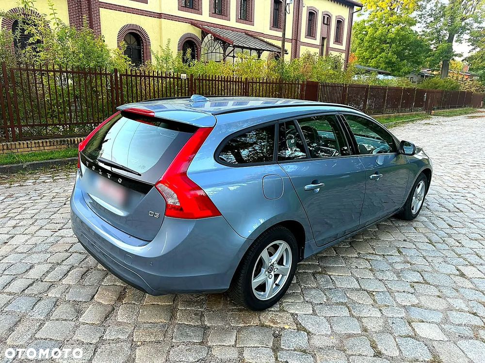 Volvo V60 D3 Momentum - 25