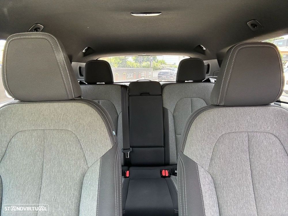 Volvo XC 40 2.0 B3 Plus Dark - 24
