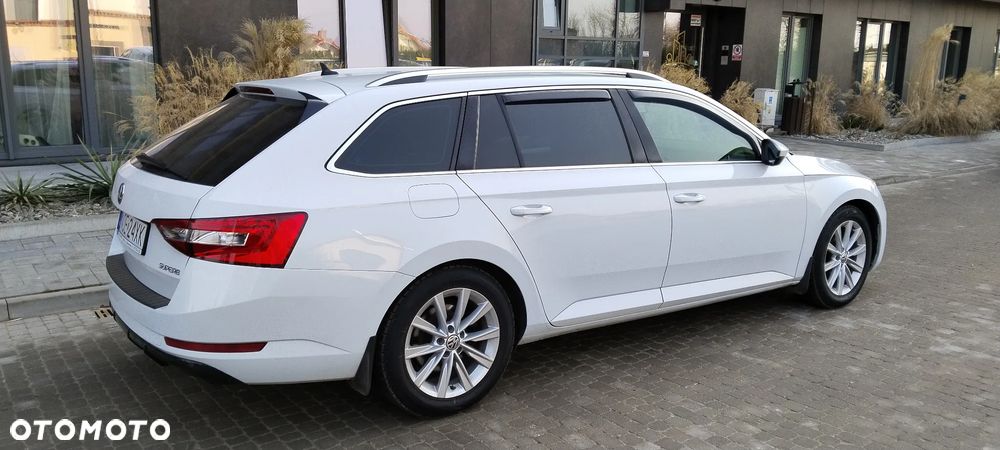 Skoda Superb 2.0 TDI DSG Sportline - 27