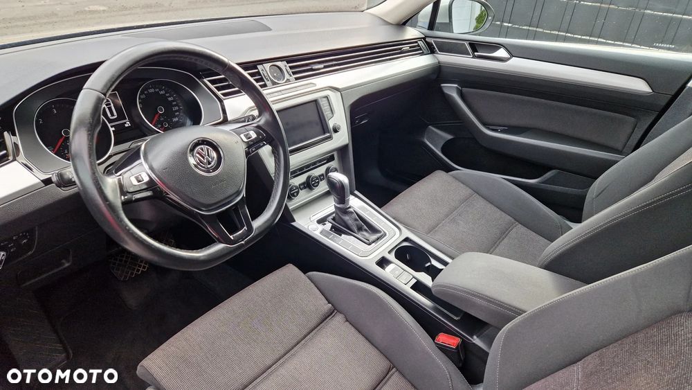 Volkswagen Passat - 8