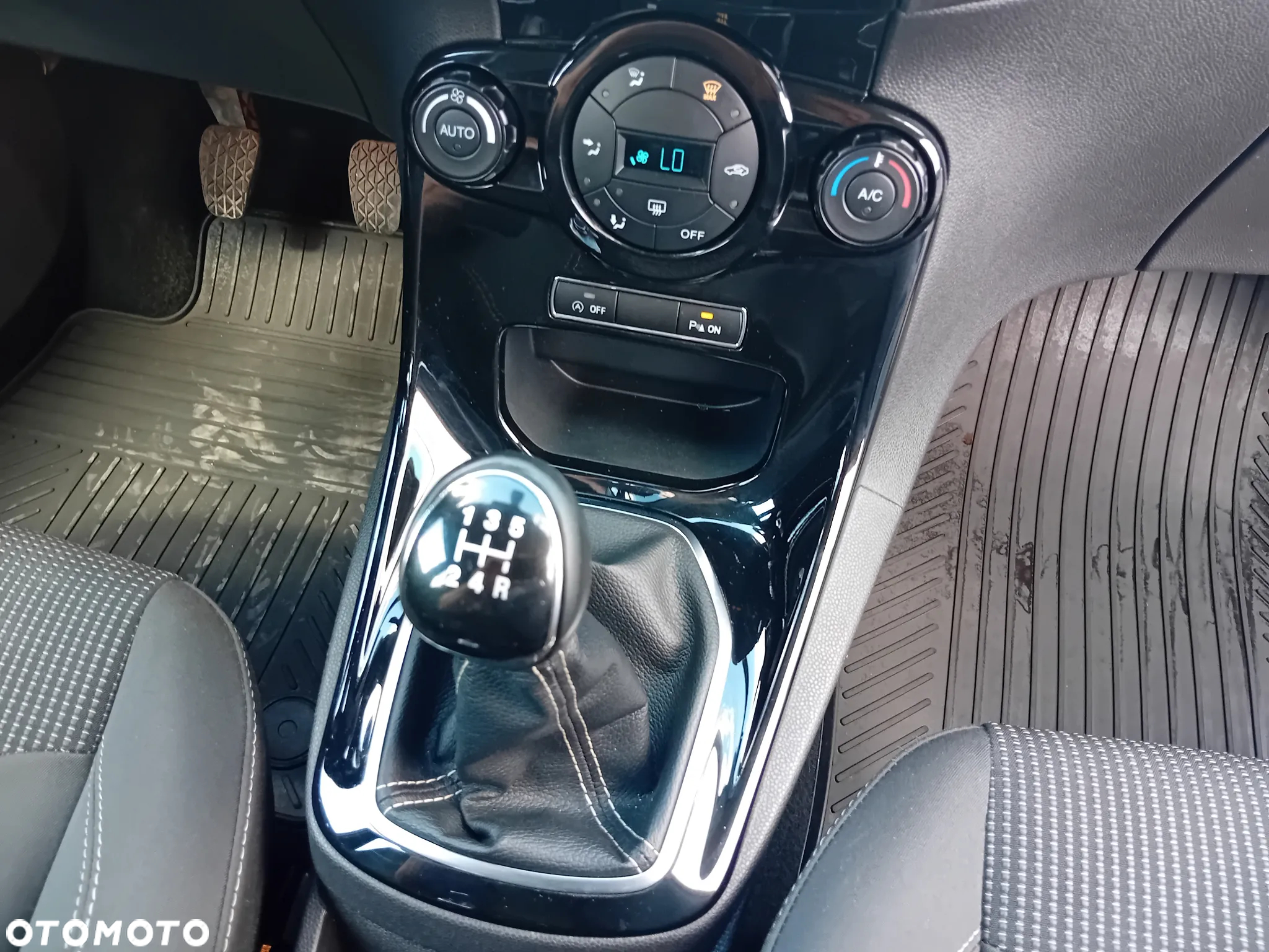 Ford Fiesta 1.0 EcoBoost S&S TITANIUM - 16