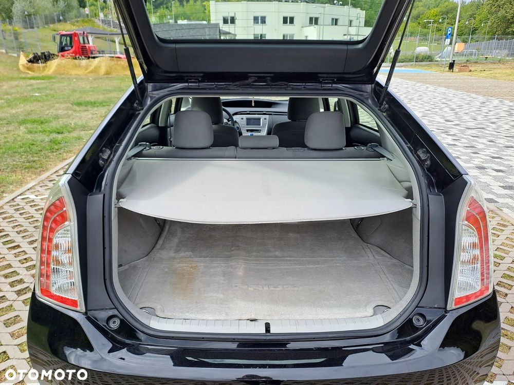 Toyota Prius (Hybrid) - 18