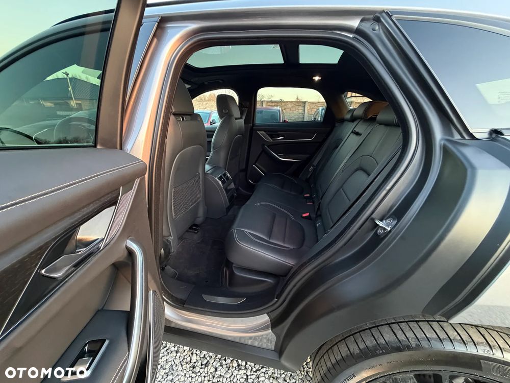 Jaguar F-Pace P400e AWD R-Dynamic S - 31