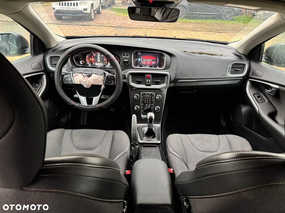 Volvo V40 Cross Country - 17