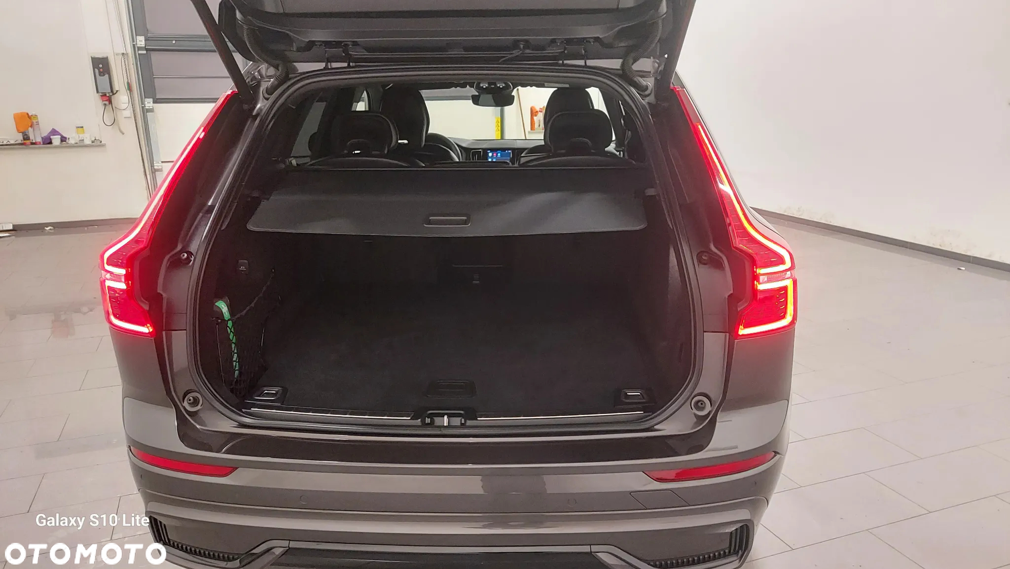 Volvo XC 60 B4 D AWD Plus Dark - 9