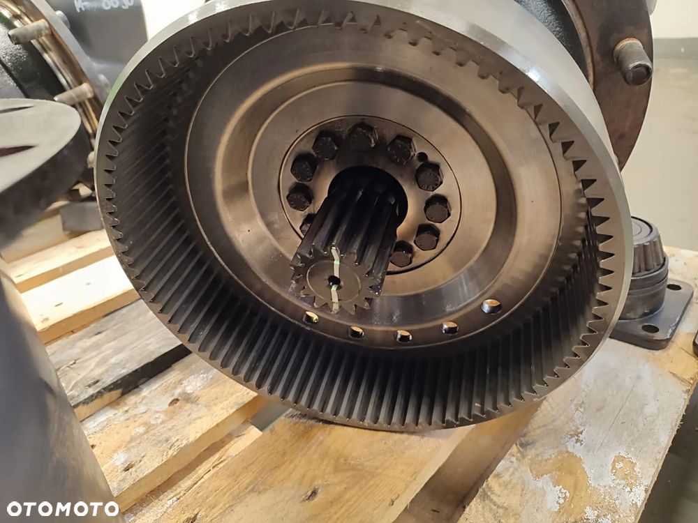 Zwolnica 7700607902 Zwrotnica 7600645001 7700608601 Massey Ferguson 8690 - 10