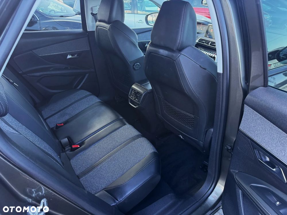 Peugeot 3008 BlueHDi 130 Stop & Start EAT8 Allure - 11