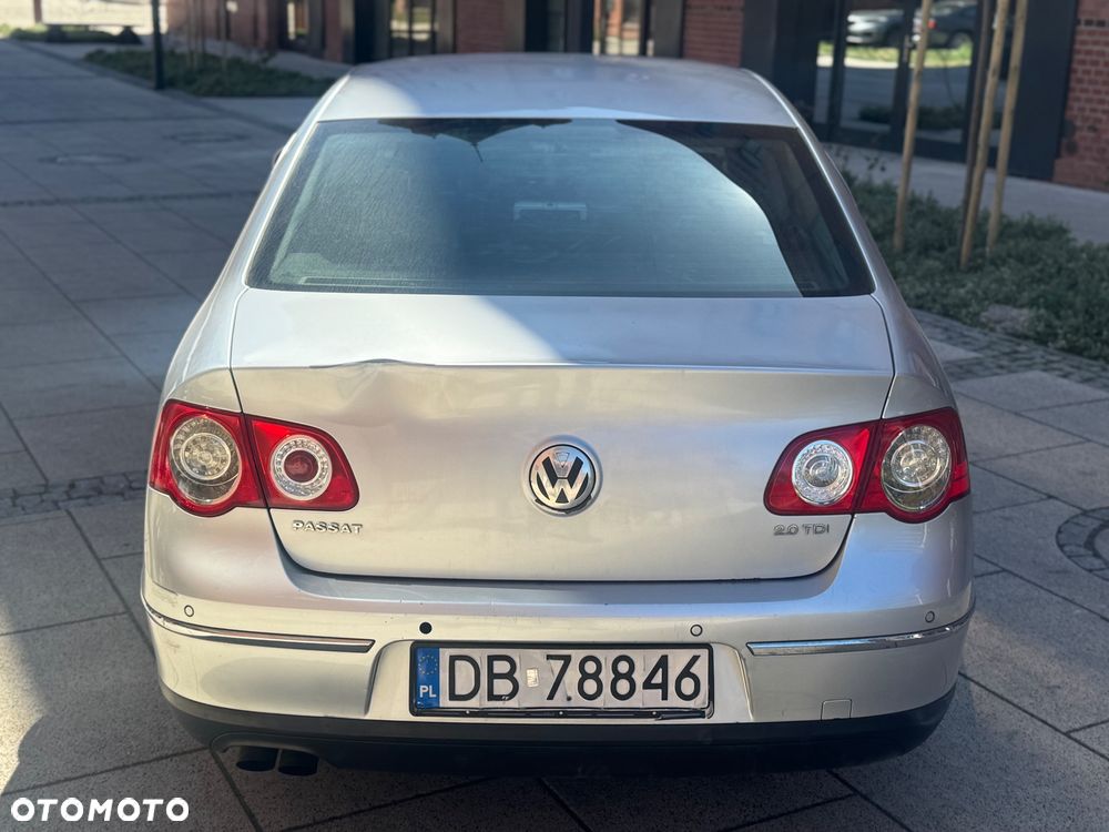 Volkswagen Passat - 4