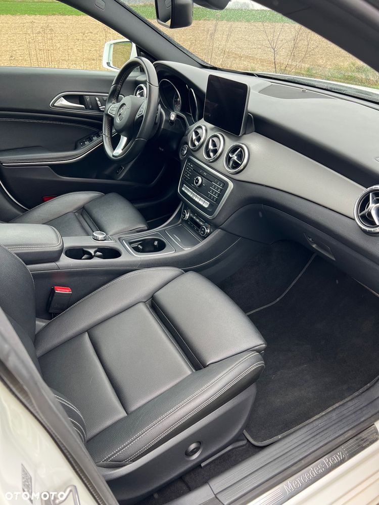 Mercedes-Benz CLA 250 4Matic 7G-DCT - 19