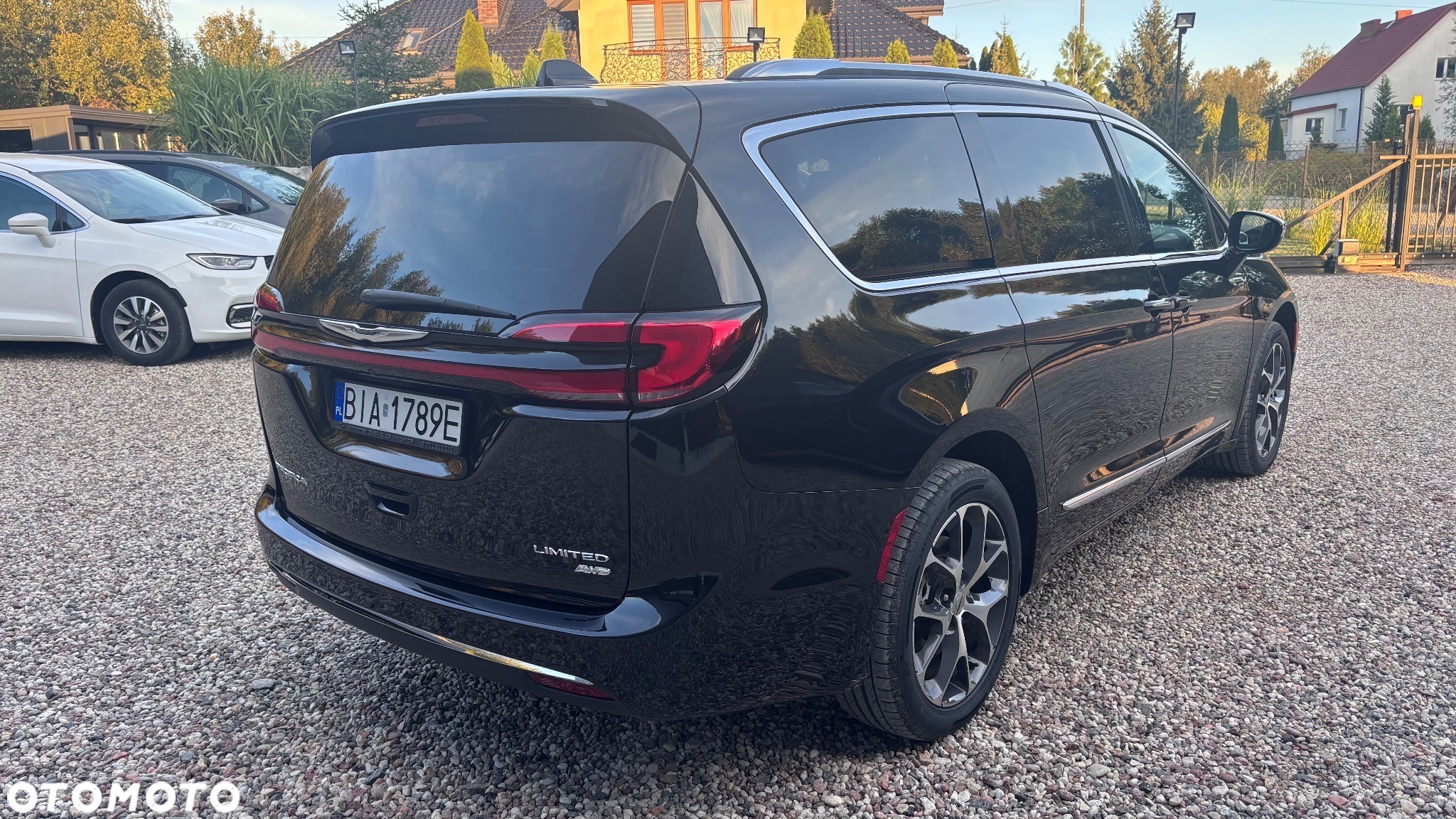 Chrysler Pacifica - 4