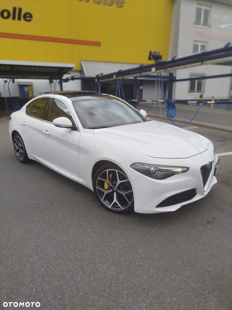 Alfa Romeo Giulia - 1