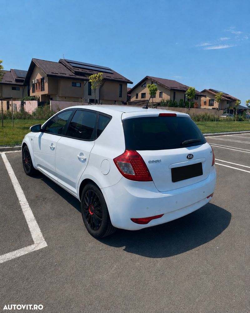Kia Ceed 1.6 CRDi 115 Automatik Spirit - 3