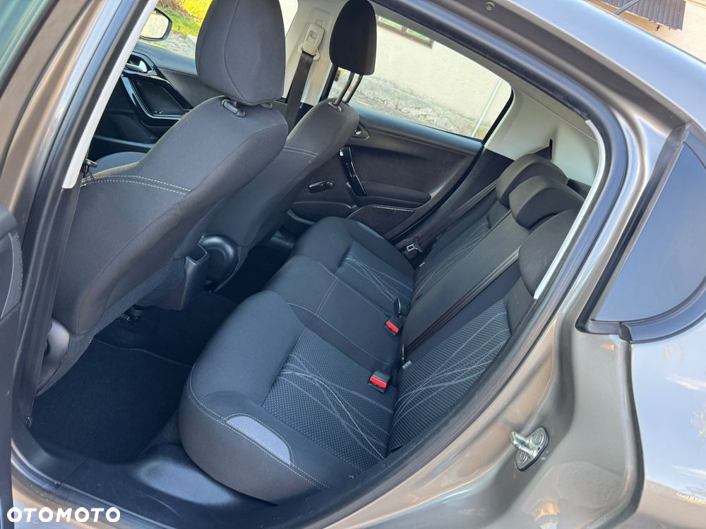 Peugeot 208 - 26