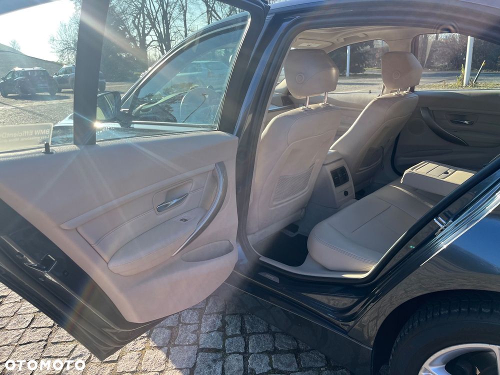 BMW Seria 3 328i - 27