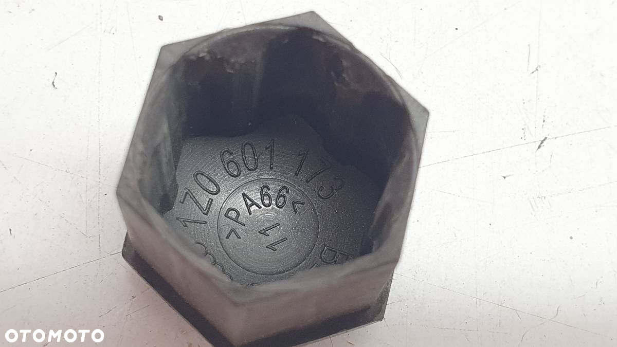 OSŁONA NAKŁADKA ŚRUBY KÓŁ KOMPLET SKODA KAMIQ 1Z0601173 - 3