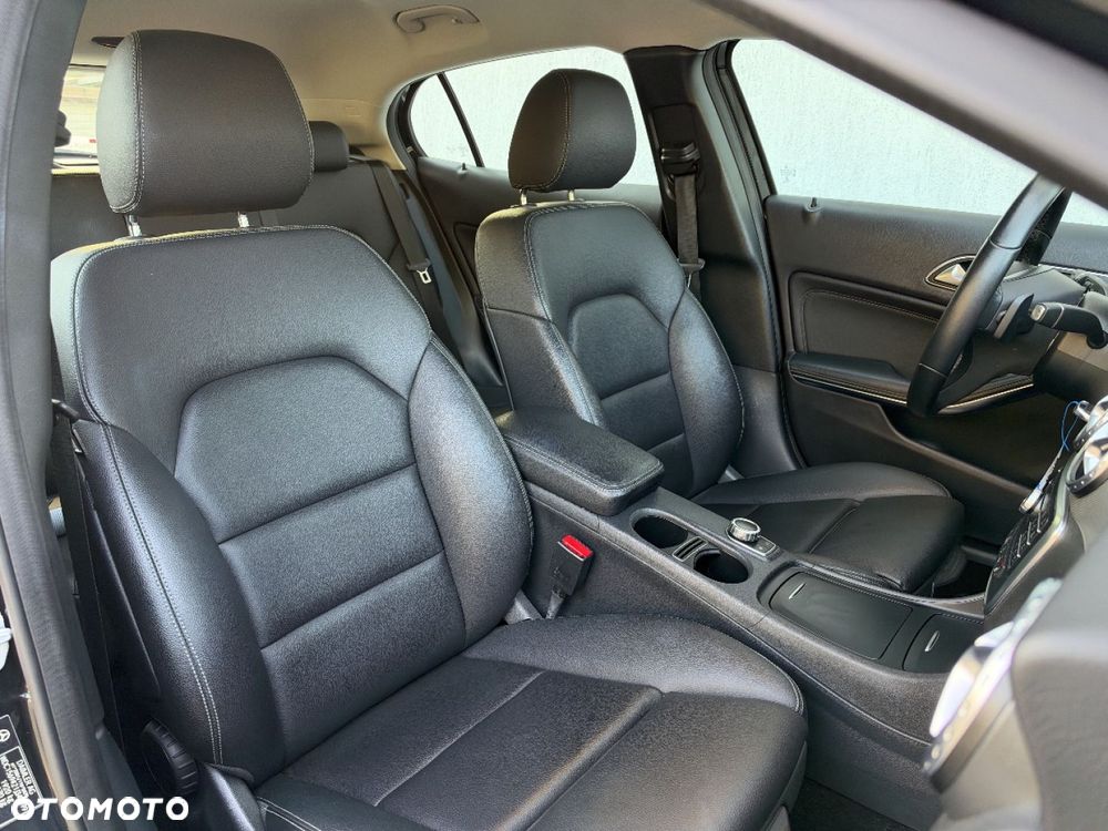 Mercedes-Benz GLA 180 7G-DCT Style - 27