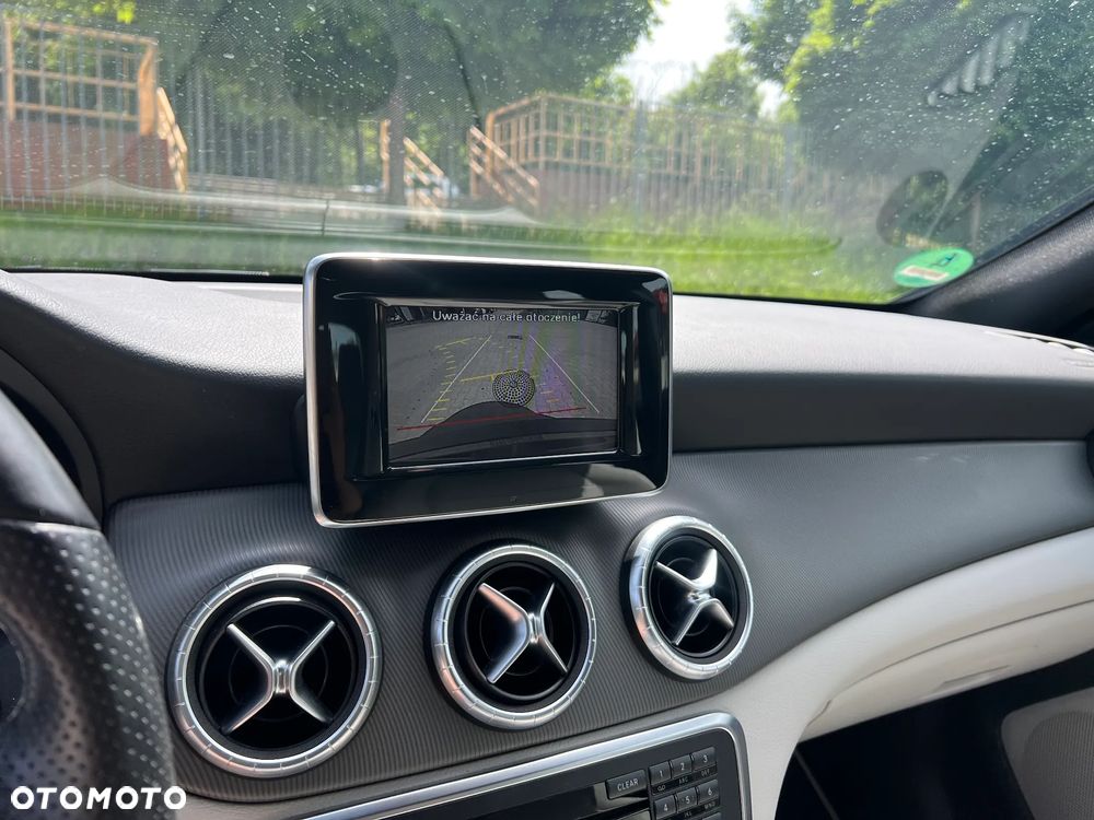 Mercedes-Benz CLA 200 Urban - 28