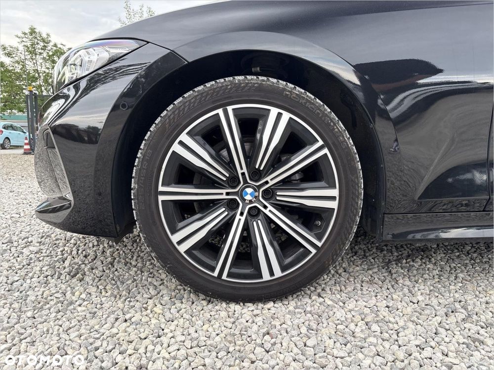 BMW Seria 3 318d MHEV - 24