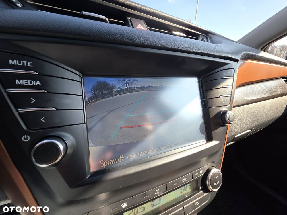 Toyota Avensis 1.8 Prestige MS - 14