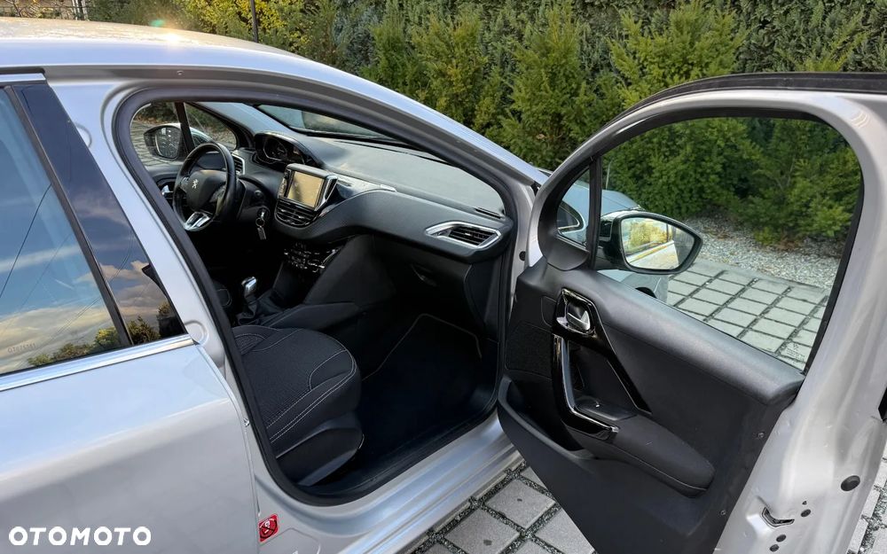 Peugeot 208 1.2 PureTech Allure S&S - 17