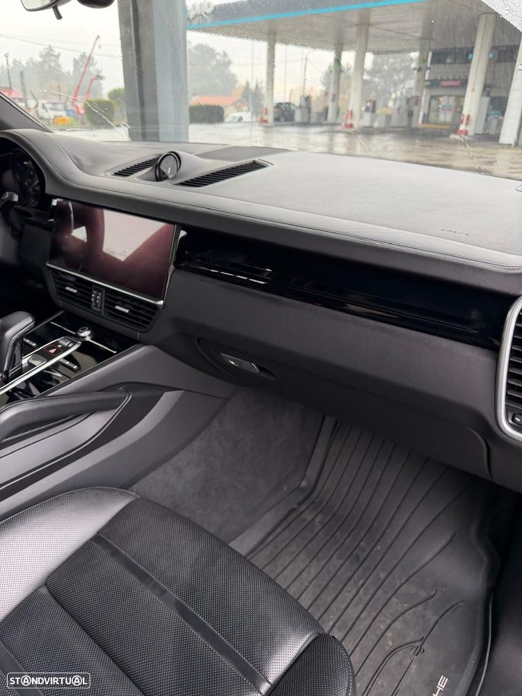 Porsche Cayenne Coupé E-Hybrid Platinum Edition - 11