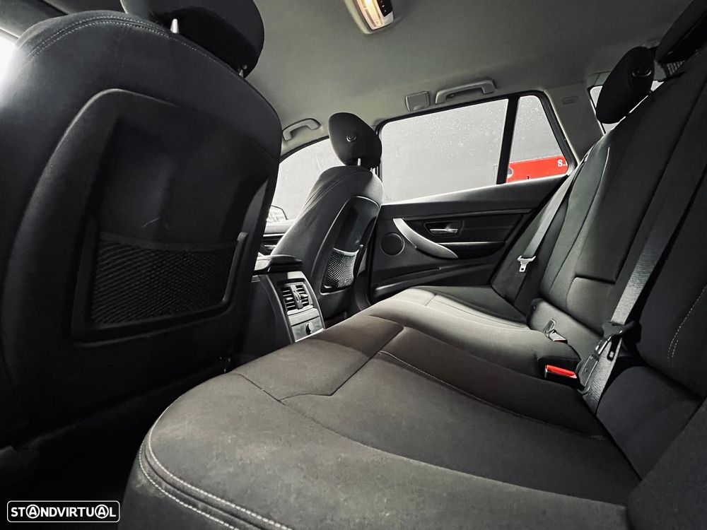 BMW 318 d Line Sport - 39