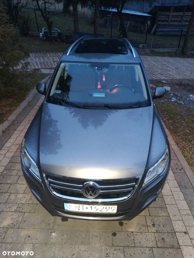 Volkswagen Tiguan - 1