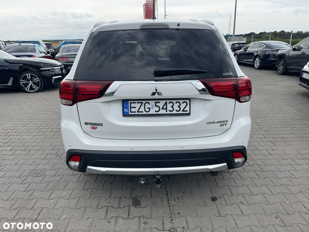 Mitsubishi Outlander - 5