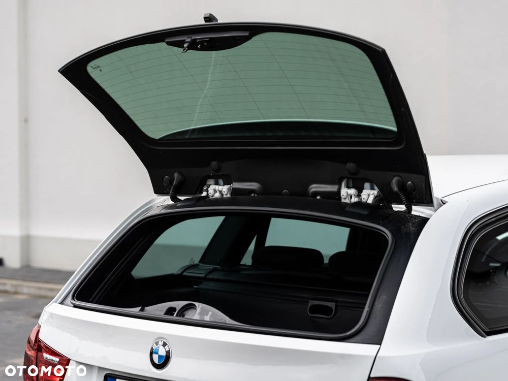 BMW Seria 3 318i Edition Sport - 15