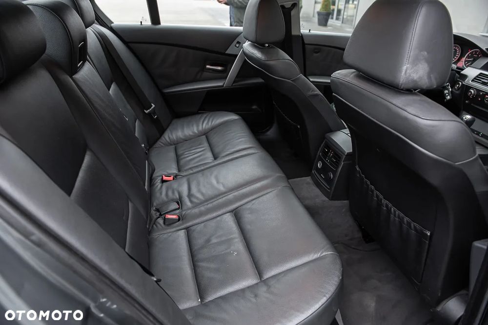 BMW Seria 5 525i - 30