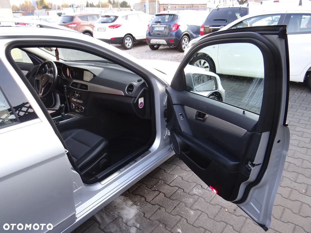 Mercedes-Benz Klasa C 180 CGI BlueEff Avantgarde - 11