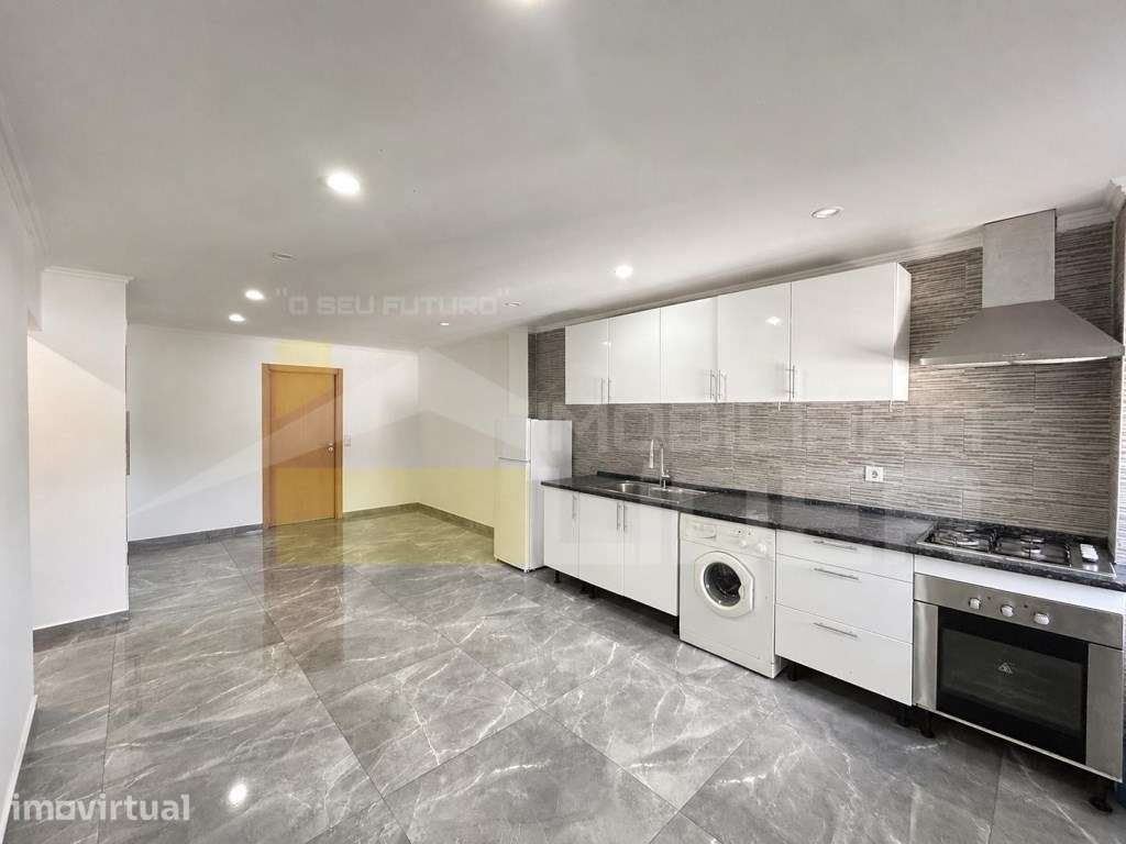 Oferta de Verão oferecemos a escritura 
Apartamento T2 remodelado ... - Grande imagem: 2/18