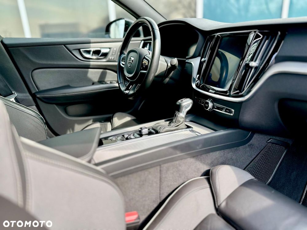 Volvo S60 T4 R-Design - 8