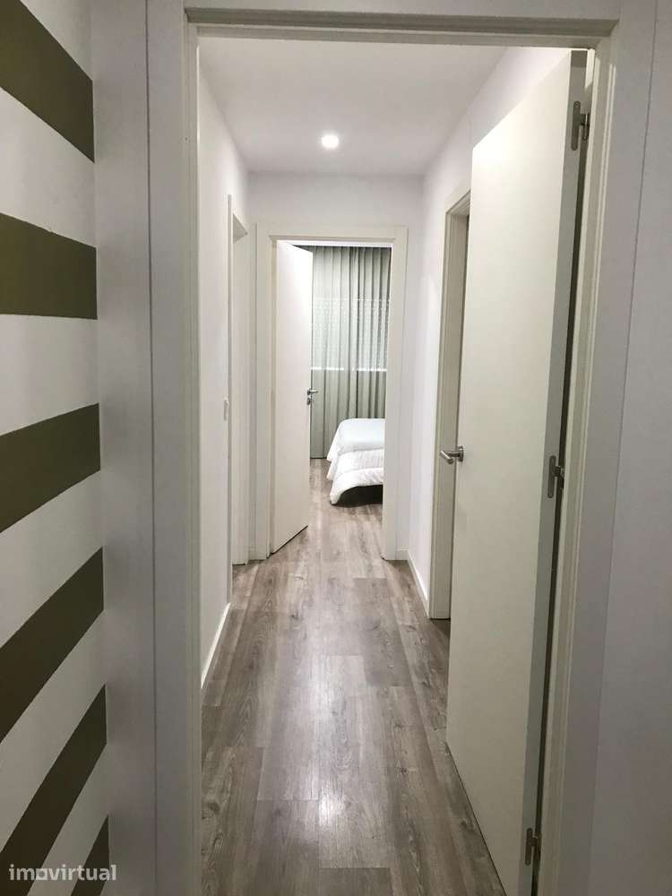 Vendo apartamento T3 amplo com elevador e garagem em Braga - Grande imagem: 3/6